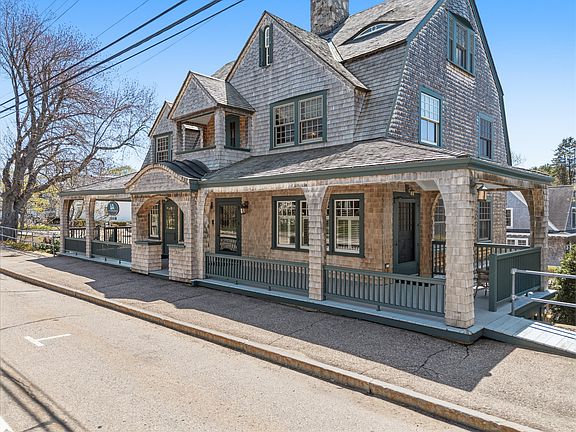 3rd image of 439 York Street