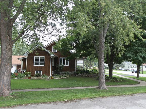4th image of 824 Division St