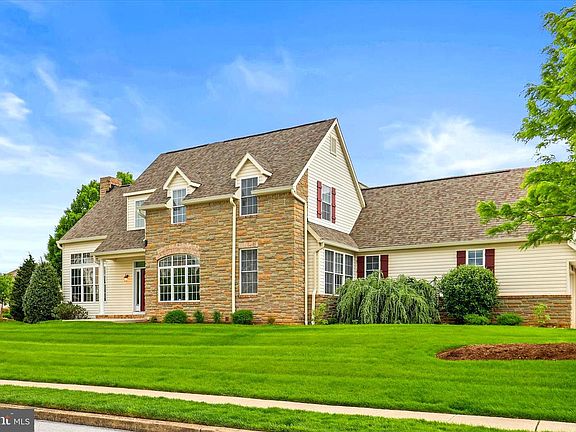 3rd image of 1101 Turnberry Ln