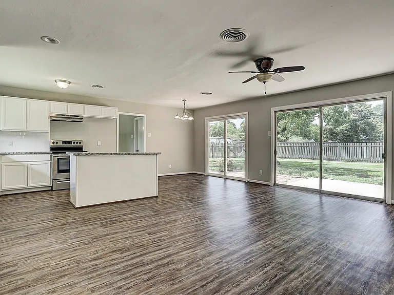 1803 Jones St — Photo 5