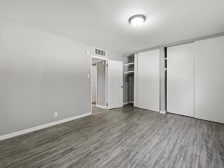 1805 Oxford Cir — Photo 17