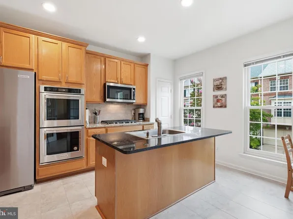 4639 Lambert Dr, Alexandria, VA 22311