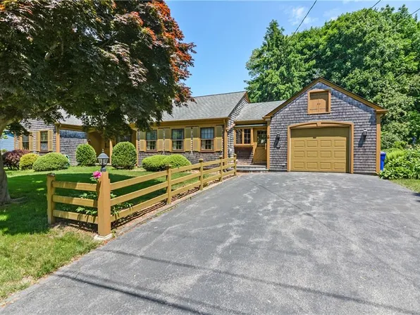 21 Barden Ln, Warren, RI 02885