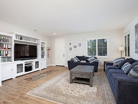 2nd image of 785 Avenida Codorniz