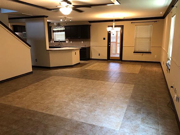 4th image of 18126 Temple Hill Ln
