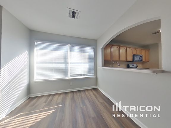 4th image of 920 Jockey Club Ln