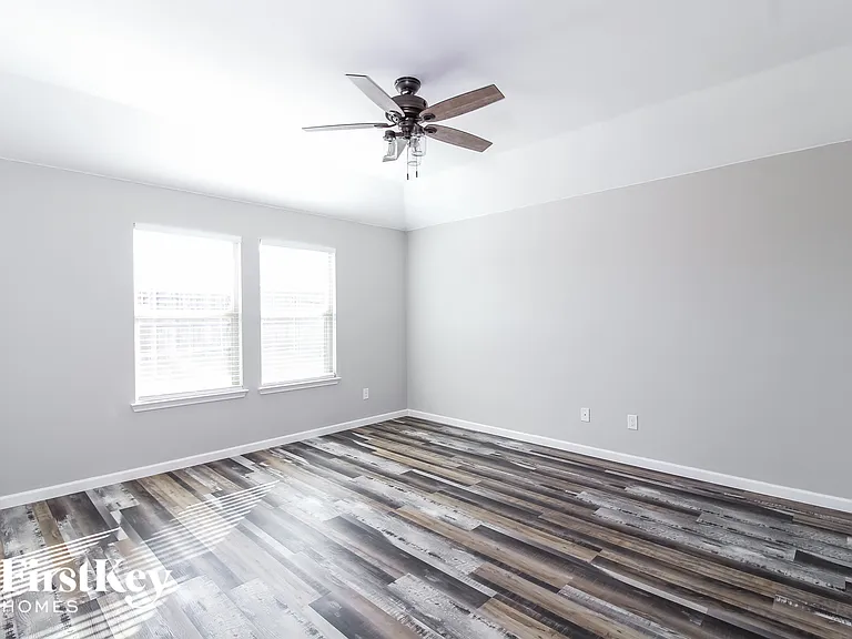 1307 Bent Grass Dr — Photo 7