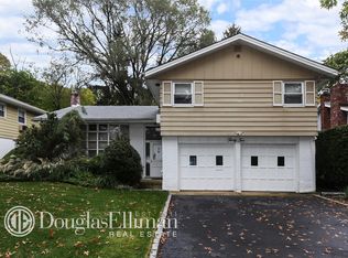 32 Roger Dr, Port Washington, NY 11050