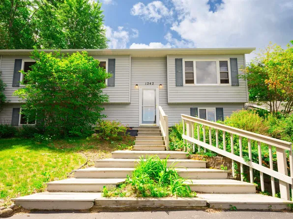 1242 Cerro Dr, Traverse City, MI 49696