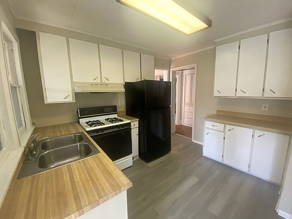 2nd image of 372-374 Lake View Park #372