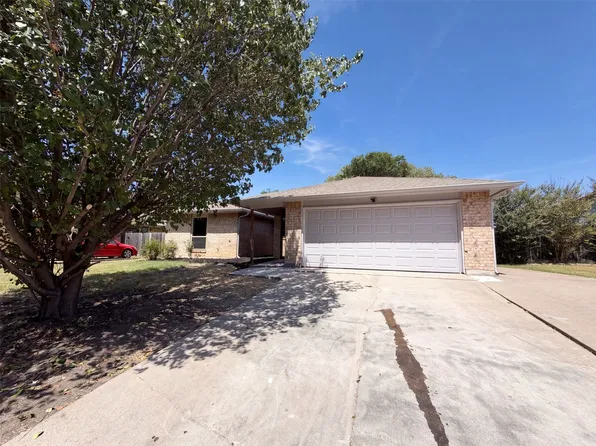 220 Grand Meadow Dr, Fort Worth, TX 76108