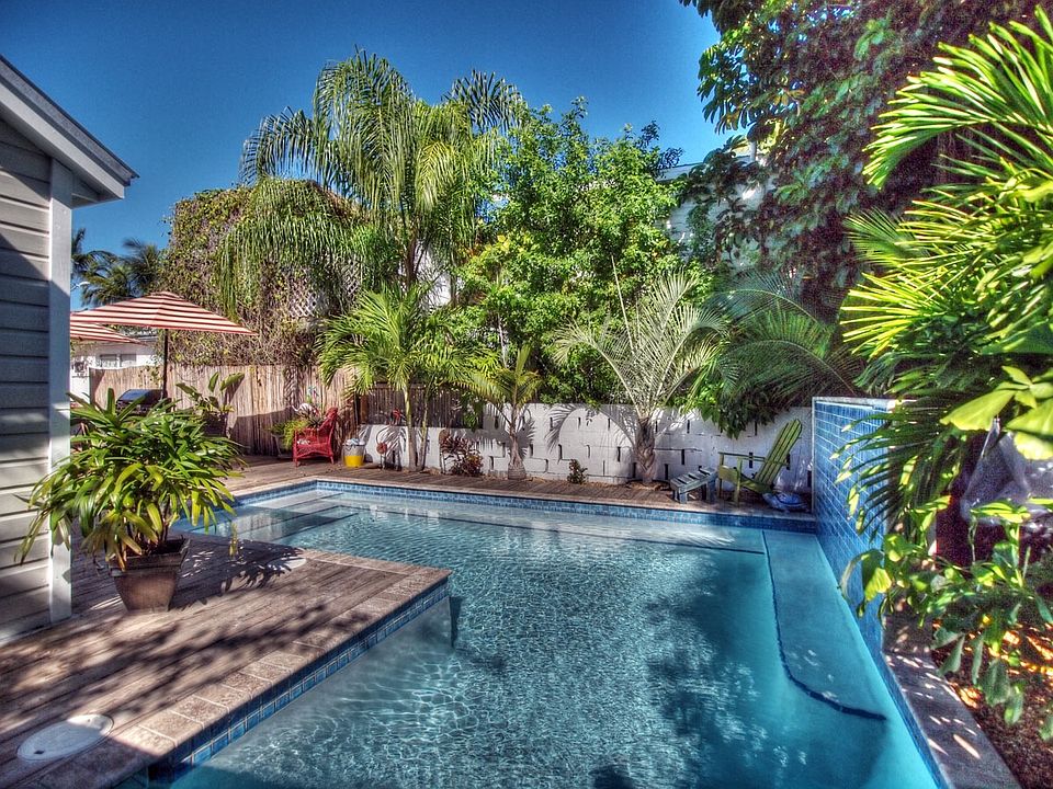 Large, Private, Heated pool with Wonderful Outdoor Dining Sp