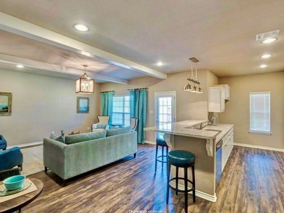 3rd image of 3534 Summerway Dr