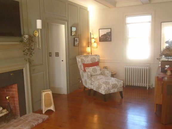 3rd image of 629 W Auburn Road