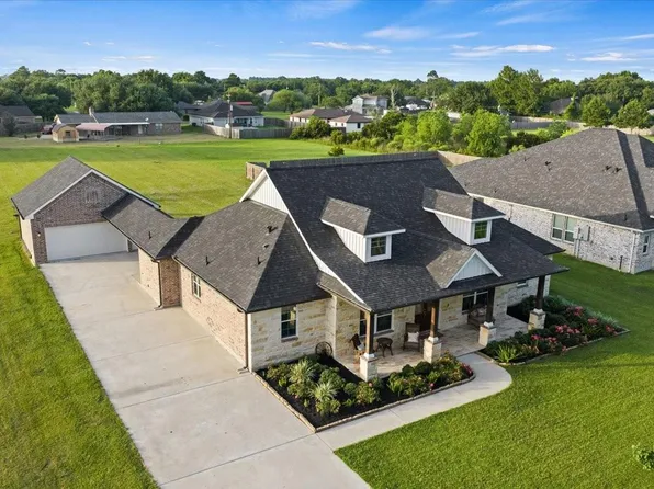907 Oak St, Anahuac, TX 77514