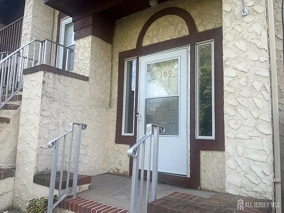 2nd image of 109 Michaels Ct
