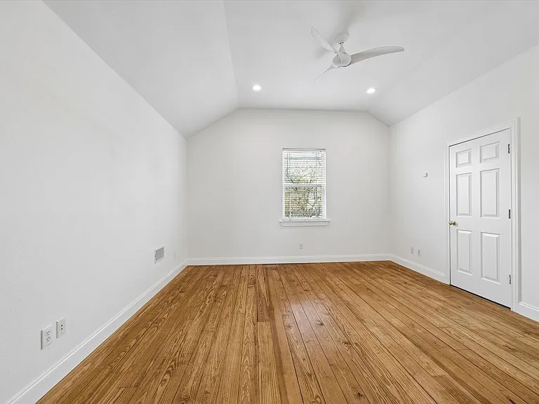 4011 Garrott St — Photo 13