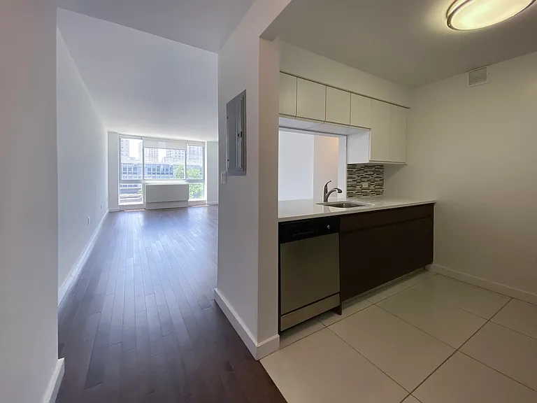 310 E 2nd St #3N — Photo 6