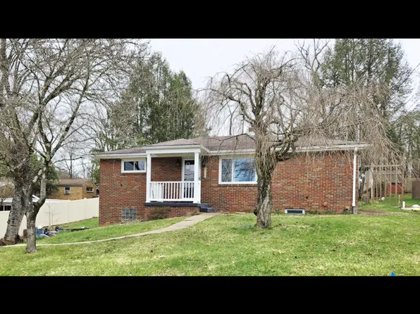 105 Horseshoe Dr, White Oak, PA 15131