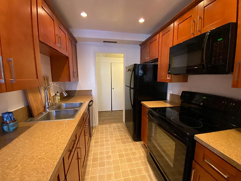 355 S Madison Ave — Photo 9