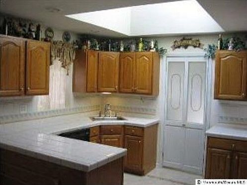 2nd image of 1869 Ensign Ct