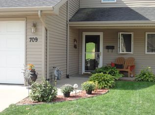 709 Duggan Dr, Dubuque, IA 52003