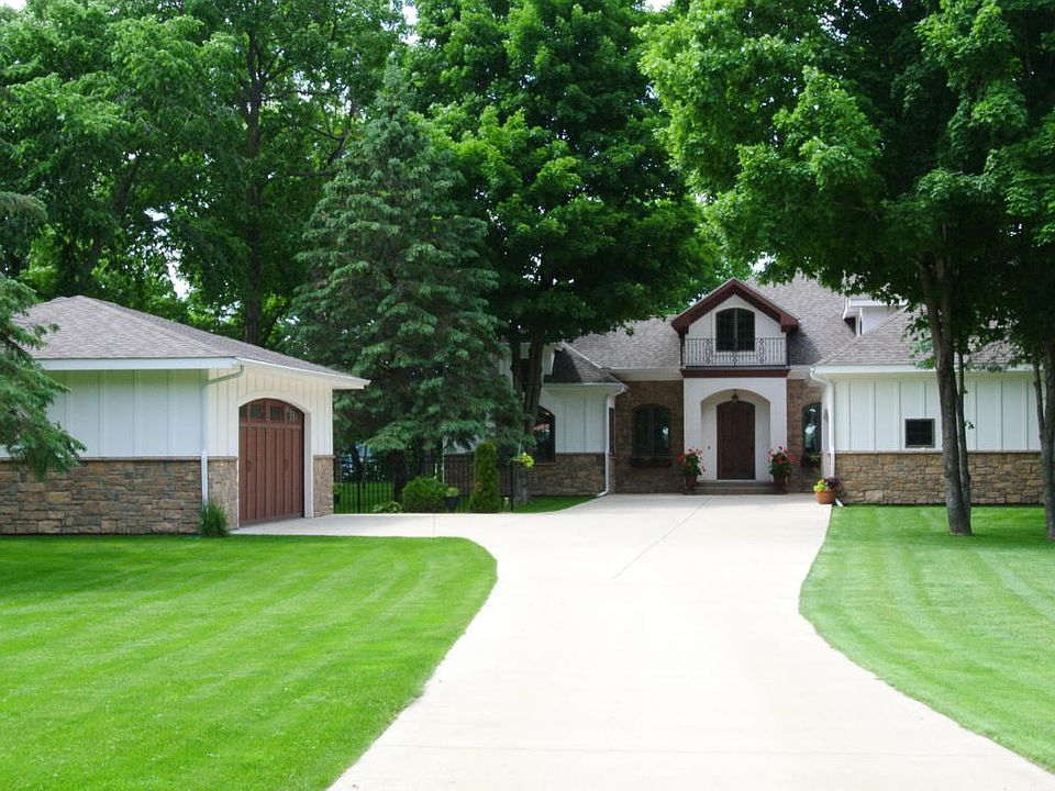 1st image of 5180 Interlachen Dr NE