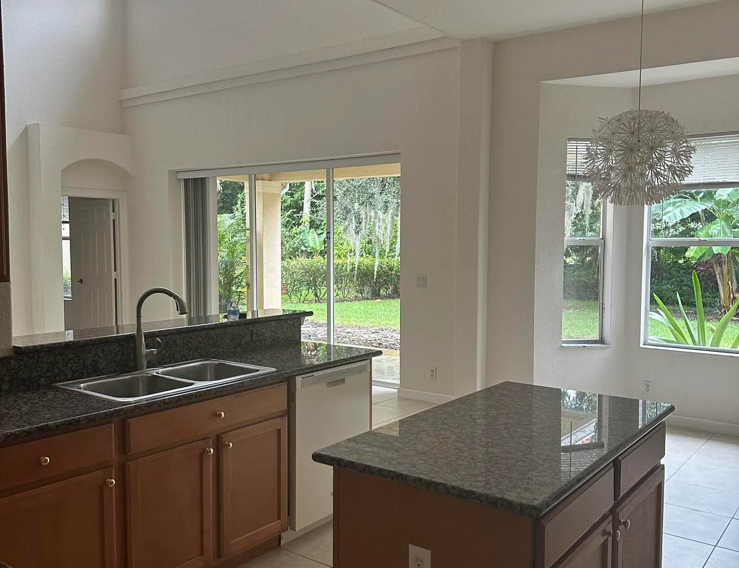 4 bed, 4.0 bath, 3514 sqft, $5,250 — Photo 3