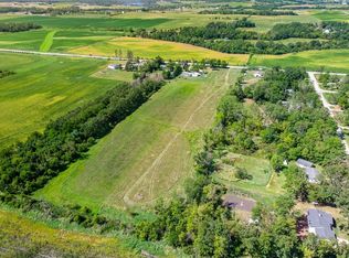 3893 Mohler Rd, Center Point, IA 52213