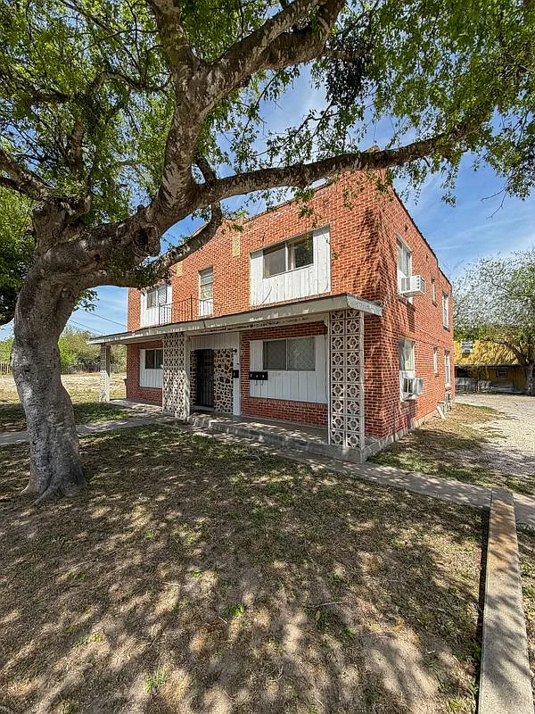 Building Photo - 704 N Washington St #3