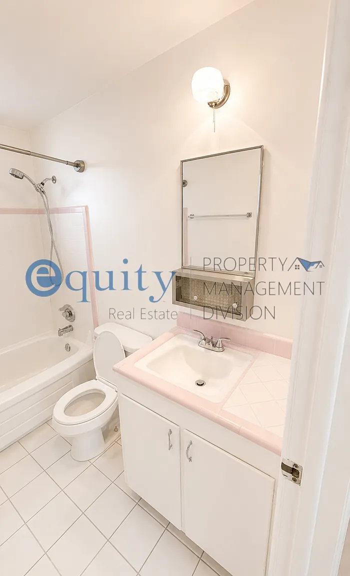 2 bed, 1.0 bath, 800 sqft, $1,300 — Photo 4