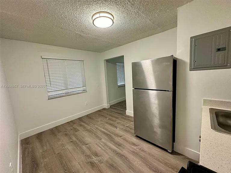 529 SW 4th St #303 — Photo 5