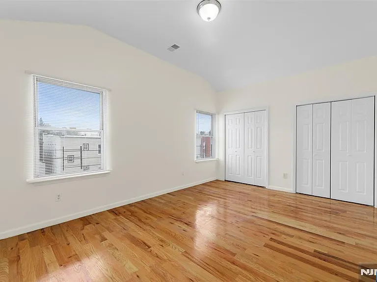 45 Orient Ave — Photo 18