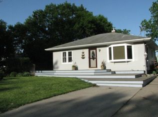 3823 E 28th St, Des Moines, IA 50317