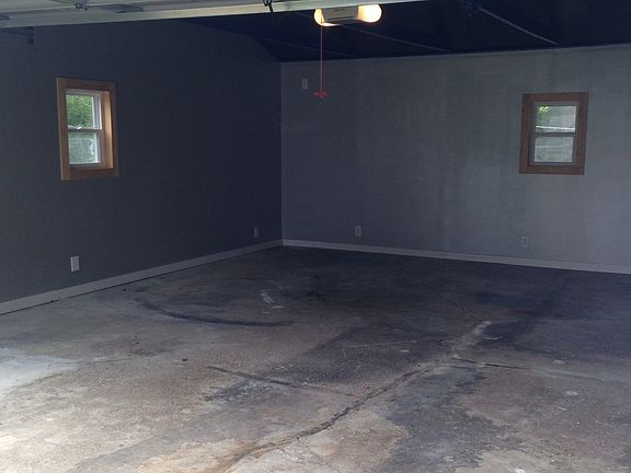 2.5 car garage, insulated