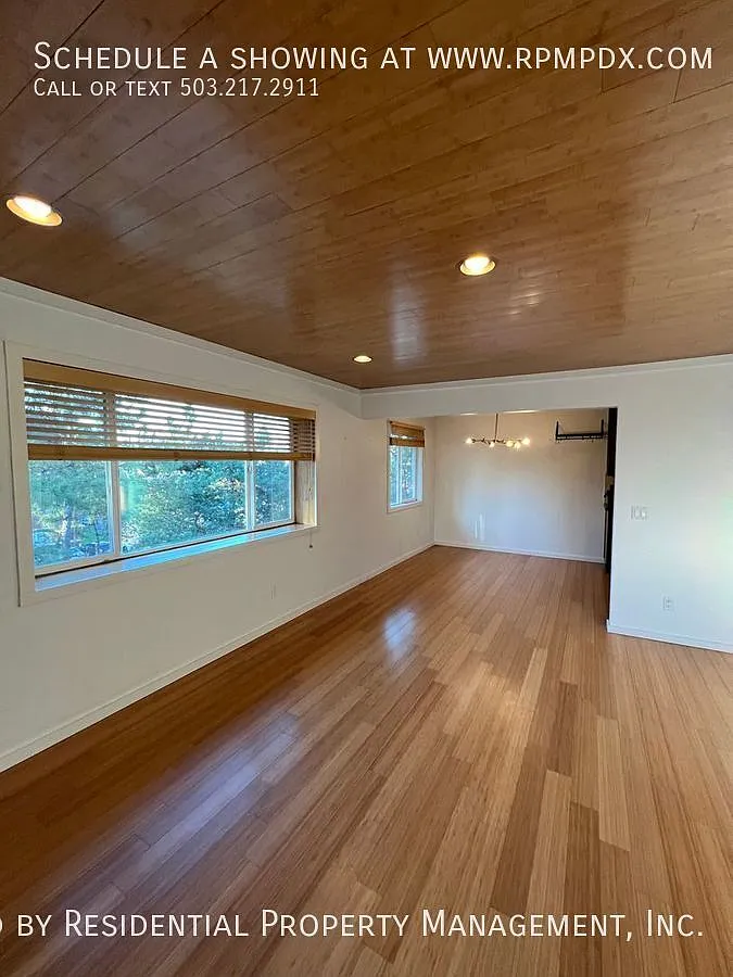 SE Portland Corner Unit Condo with Serene Treetop Views & Minutes to Rose City Park — Photo 4