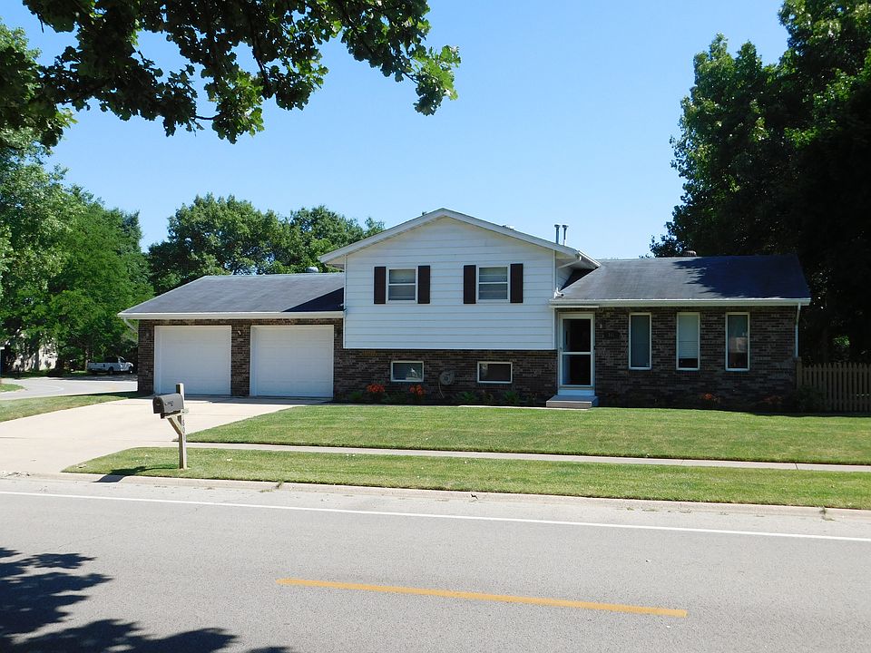 1st image of 801 Lakeshore Dr
