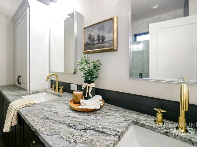 547 Canyon Falls Dr — Photo 22