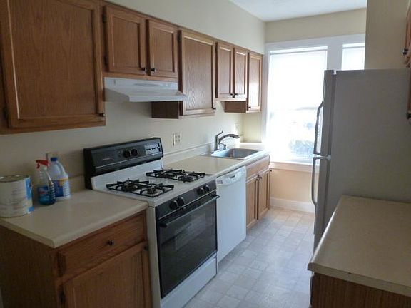 4th image of 208 Federal Ave #2