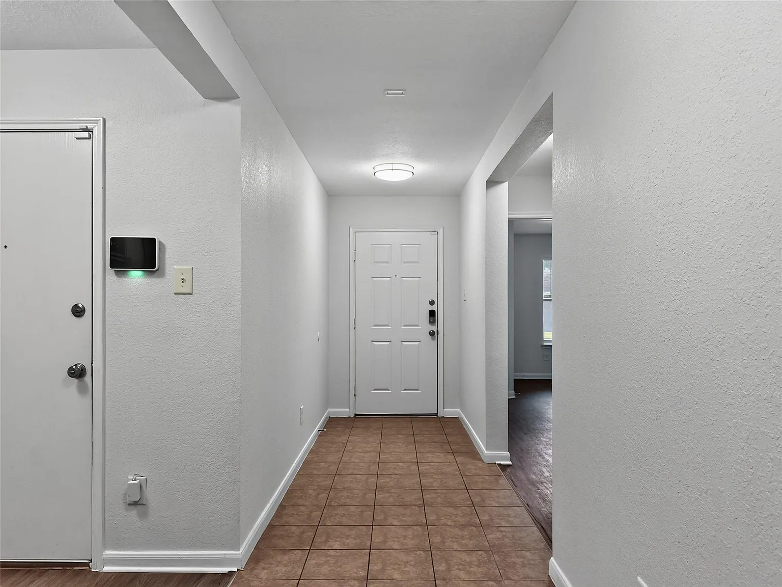 3 bed, 2.0 bath, 2469 sqft, $2,400 — Photo 4