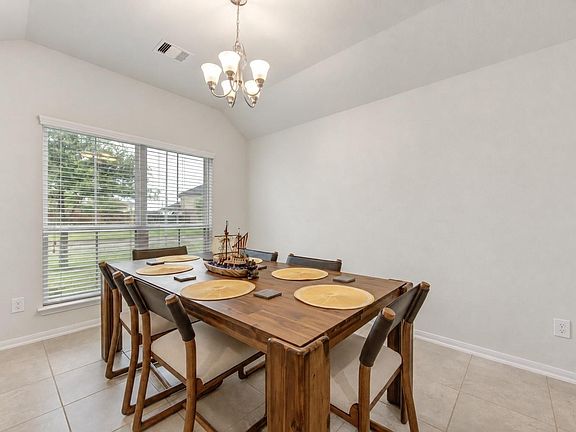 5th image of 4614 Coopers Hill Trl