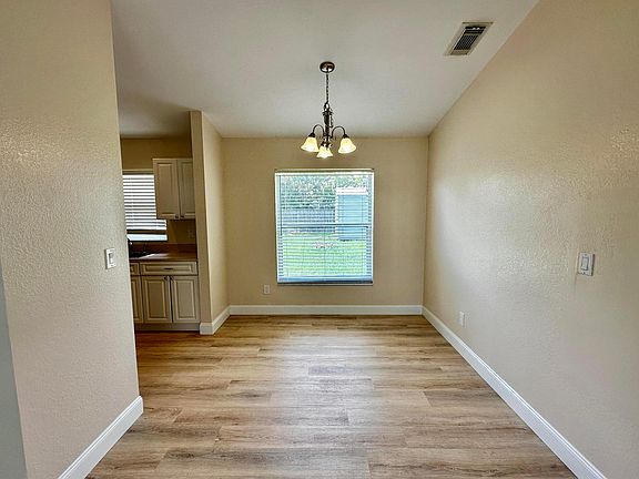 4th image of 385 SW Nativity Terrace