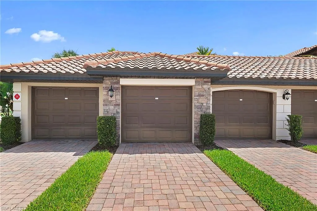 2 bed, 2.0 bath, 1549 sqft, $10,000 — Photo 4