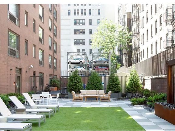 5th image of 311 W 50th St APT 4R