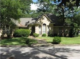 500 Broadmoor Dr, Huntsville, TX 77340