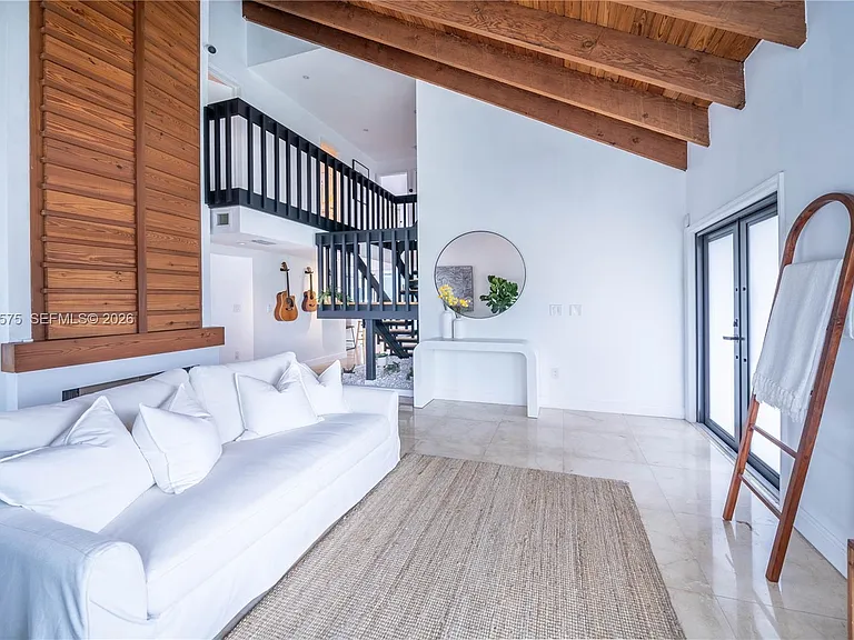 330 SW 133rd Pl — Photo 3