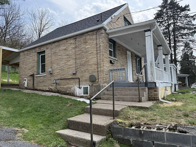 926 W Water St — Photo 16