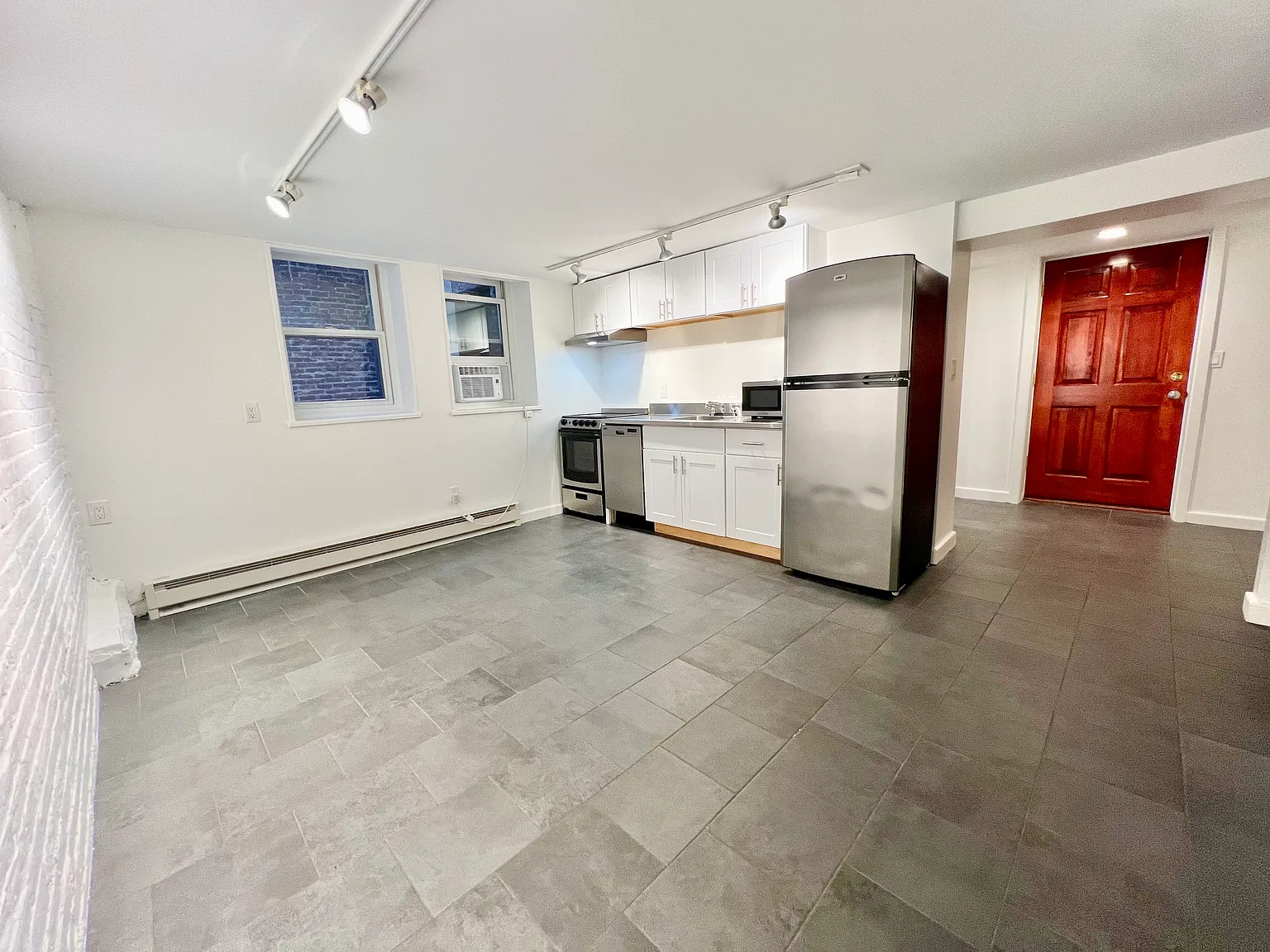 1 bed, 9999 sqft, $2,075 — Photo 3
