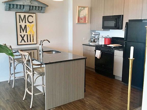 3rd image of 2500 N Clybourn Ave APT 303
