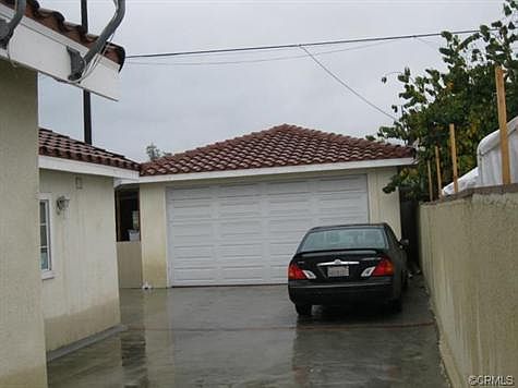 3rd image of 3145 Gladys Ave